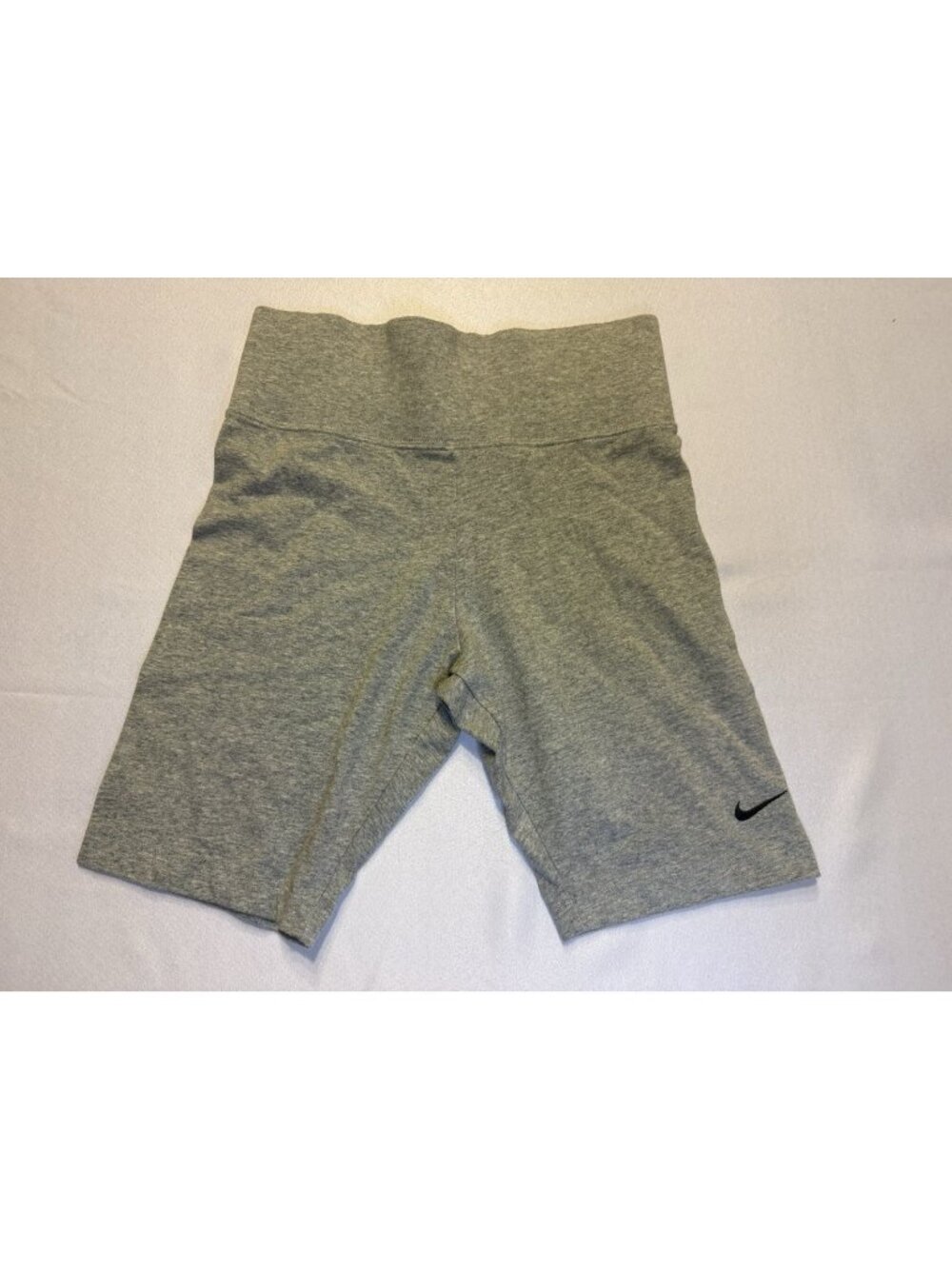 Nike Women’s Essential Sportswear Gray Biker Shorts Size Small